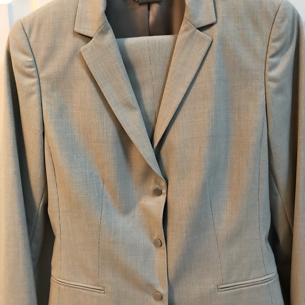 Elie Tahari Suit Size 0